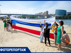 Как в Ростове прошел День государственного флага: триколор, улыбки и песни