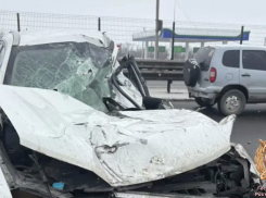 Водитель легковушки погиб в  столкновении с фурой на М-4 «Дон» в Ростовской области