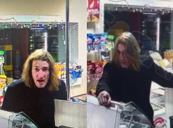 Неформал избил продавца и ограбил магазин в Азове 