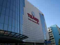 Приставы закрыли три торговых центра в Ростове