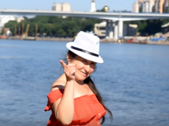 Взрывной клип о Ростове записала темпераментная пенсионерка