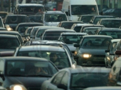 В Ростове на «отремонтированном» участке Нагибина образовалась огромная пробка