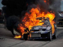 Припаркованная иномарка сгорела днем в Ростовской области