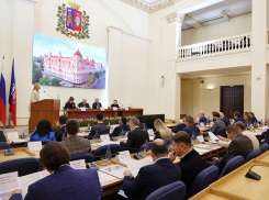 Председатель Ростовской гордумы Зинаида Неярохина удивилась плохому состоянию муниципальных помещений