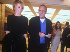 Красавица Юлия Высоцкая пришла на вручение «Золотого орла» в босоножках по снегу