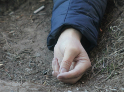 Труп 19-летнего парня нашли на кладбище в Ростовской области