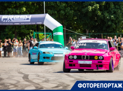 Ретро против нового: под Ростовом автомобили схлестнулись в драйвовой битве поколений