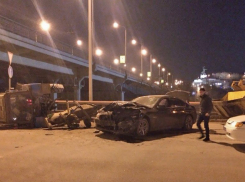 В Ростове на проспекте Сиверса в результате ДТП «БМВ» перевернул трактор