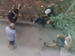 Сводящая с ума жильцов многоэтажки толпа буйных маргиналов в Ростове попала на видео