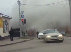 Крупный пожар в Ростове с пугающим дымом попал на видео