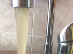 Мутная ядовитая влага из крана возмутила жителей в Ростовской области