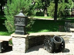 Власти Ростова потратят более 9 миллионов рублей на урны в стиле русского классицизма 