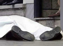 Молодой мужчина умер посреди улицы, дожидаясь такси в Ростовской области