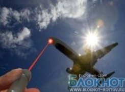 В аэропорту Ростова «лазерные» хулиганы ослепили экипаж самолета 
