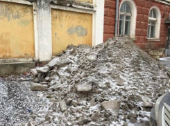 Руководство погрязших в мусоре городов получило взбучку от властей Ростовской области