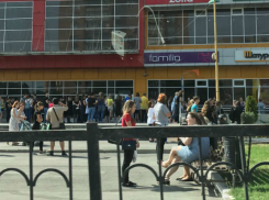 Из всех крупных торгово-развлекательных центров Ростова эвакуируют посетителей