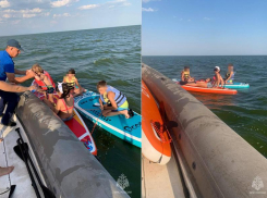 Дрейфовали на сапах: женщину с тремя детьми спасли на Таганрогском заливе 