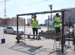 В центре Ростова ремонтируют остановки, установленные меньше года назад