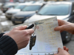 Инспектор ГИБДД перед судом ответит за присвоение 500 тысяч рублей, предназначенных для оплаты штрафов 