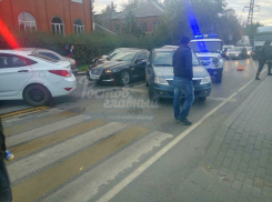 Водитель иномарки устроил «гонки» с полицией на Вятской в Ростове и учинил аварию