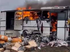 На М-4 «Дон» из-за горящего автобуса  образовалась огромная пробка в сторону Ростова