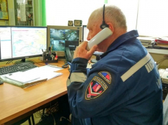 Двухсоткилограммовая ростовчанка упала с дивана и позвала на помощь спасателей