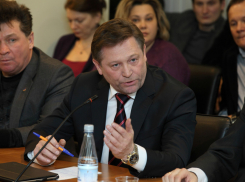 Отдавал медикам машины и трудился с волонтерами депутат гордумы Ростова Вячеслав Камышный