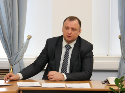 Депутат гордумы Ростова и помощник депутата Госдумы зарабатывает 27 тысяч в месяц