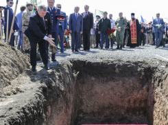 Вечный покой под Ростовом обрели летчики, направившие горящий самолет на колонну танков