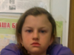 Голубоглазая 17-летняя блондинка сбежала из психдиспансера Ростовской области