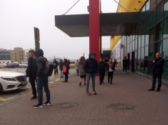 В два торговых центра Ростова поступили сообщения о минировании