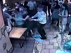 Пьяные полицейские устроили драку в одном из ночных кафе Ростова