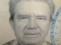 Высокий мужчина в кепке и с тростью в руках пропал в Ростовской области