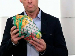 Замороженной курицей до потери сознания бил мужчина свою девушку в Ростове