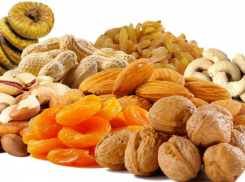 Орехи и фрукты с вредоносными мошками изъяли у пассажиров в ростовском аэропорту