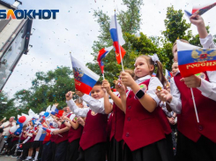 Ростовчане рассказали, сколько денег потратят на подарок учителям