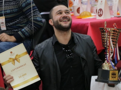 Полкило пирога за минуту съел ростовчанин ради билета на игру ФК «Ростов» и «Атлетико» 