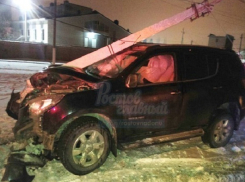 Завуч школы за рулем иномарки совершила ужасный таран столба в Ростовской области