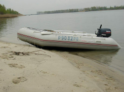 В Сальске спасатели  поисково-спасательного подразделения спасли, обогрели и напоили чаем рыбака
