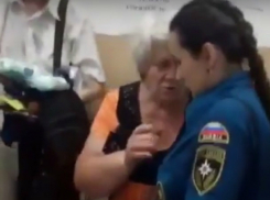 Скандал из-за «потерянных» продуктов в пункте помощи для погорельцев Ростова попал на видео