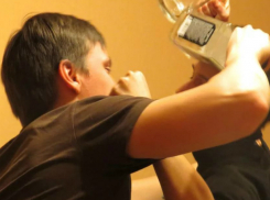 Мужчина избил своего друга до полусмерти во время застолья в Ростове