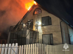 В Новочеркасске частный дом сгорел из-за углей в мангале
