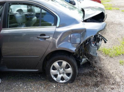 В Ростовской области двое молодых гопников забрали машину у отца семейства и устроили ДТП