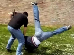 Мощным ударом по голове двое хулиганов поздравили мужчину с Днем Победы в Ростове