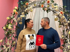 Со вступлением в брак поздравили в Ростове юбилейную 1000-ю пару