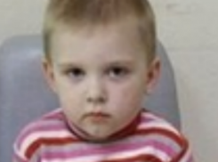 В Ростове родители бросили трехлетнего сына на детской площадке