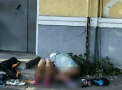 Горячие любовные утехи молодой пары у подъезда многоэтажки в центре Ростова шокировали горожан