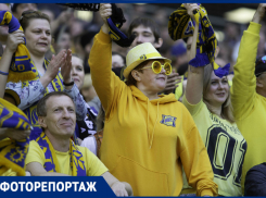 Эмоции, голы, флаги: яркие кадры победы «Ростова» и дебюта Павла Мамаева