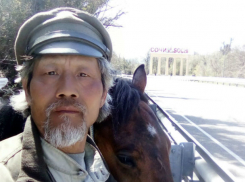 Путь китайского конного путешественника, который скачет по городам-участникам ЧМ по футболу, лежит через Ростов 