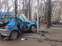  Пьяная ростовчанка на машине врезалась в светофор